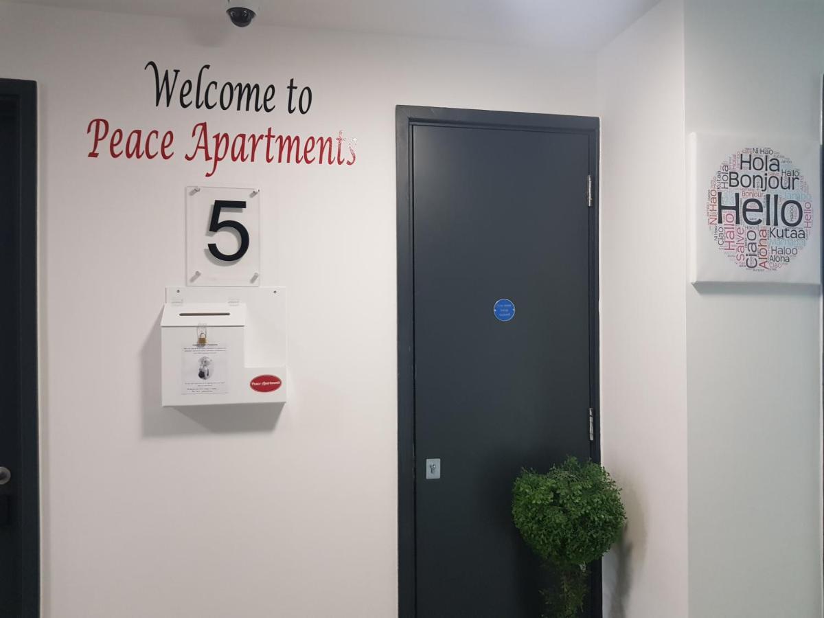 Peace Apartments - Luton ルートン エクステリア 写真